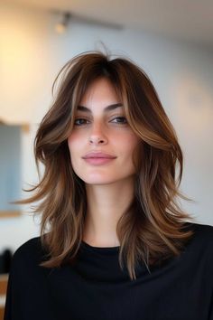 Ready for a chic new look? Check out 25 trendy kitty cut styles with modern layers and easy styling tips. Perfect for any hair type and face shape! #curtain #bangs