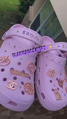 Crocs Ideas, Kristina Webb, Fluffy Shoes, Custom Shoes Diy, Ritter Sport, Sneakers Jordans, Trendy Shoes Sneakers