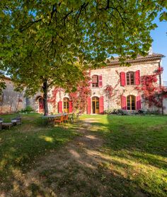 Nestled in the heart of Provence, this private 52-hectare estate offers a stunning 450m² stone bastide, a 2-bedroom gîte, a 2-bedroom apartment, and expansive outbuildings ideal for classic cars or further development. Perfect for vineyards, lavender, or equestrian pursuits, with a natural spring & serene courtyard gardens. Near the Gorges du Verdon & Lac de Ste Croix! Price: €2,500,000 - Ref.A15241 #ProvenceEstate #LuxuryLiving #FrenchProperty #Leggettimmobilierinternational