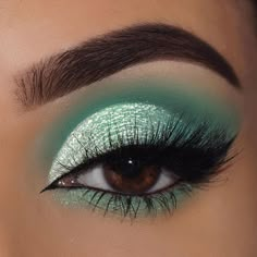 Emerald Green And Gold Makeup Looks, Makeup For Teal Dress, Makeup For Mint Green Dress, Aqua Makeup Look, Mint Eyeshadow, Mint Makeup, Saint Patricks Day Makeup, Green Eyeshadow Look, Budget Makeup