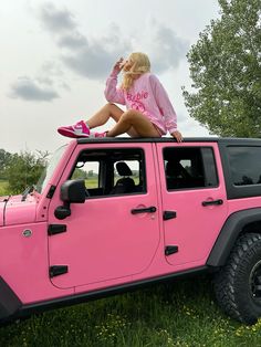 Girly Jeep, My Car Aesthetic, Jeep Tattoo, Pink Obsessed, Lifted Jeep Wrangler