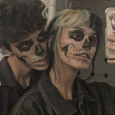 Halloween Coustumes, Skeleton Makeup, Couples Halloween Outfits, Couple Pic, Cute Couple Halloween Costumes, Makeup Easy, Halloween Makeup Inspiration, Trendy Halloween Costumes, Halloween Costumes Friends