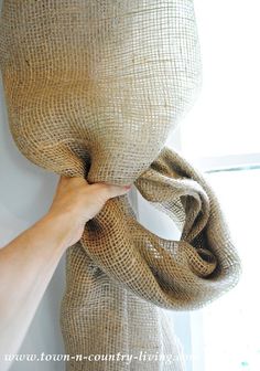 Basket Wall Ideas, Window Valance Ideas, Burlap Curtains Diy, Burlap Swag, Burlap Drapes, Burlap Window Treatments, Curtain Swag, Burlap Valance, Scarf Valance