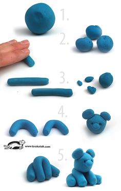 the instructions for how to make fondant teddy bears with blue icing on them