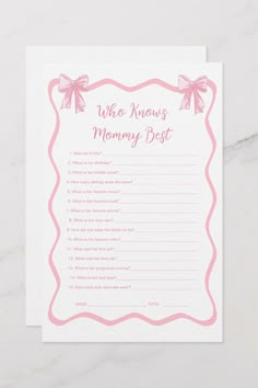 a pink and white baby shower game with bows on the top, which reads who knows mommy