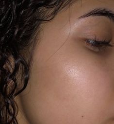 minha pele é perfeita  minha pele é lisinha e macia meu rosto é livre de manchas, espinhas e cravos  todos elogiam e perguntam como faço para ter uma pele assim de porcelana ♡♡ Clear Face Aesthetic, Clear Skin Aethstetic Brown, Flawless Skin Aesthetic, Clean Face Aesthetic, Clear Glowing Skin Aesthetic, Clear Skin Aethstetic Vision Board, Skin Goals Aesthetic, Perfect Skin Aesthetic, Desired Face Ideas