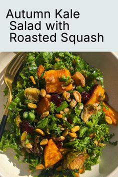 Kale salad with veggies in a bowl. Squash Kale Salad, Kale Bowl, Chicken And Pork Recipes, Easy And Healthy Dinners, Quick Healthy Dinner Recipes, Quick Dinner Recipes Healthy, Family Meal Recipes, Best Healthy Dinner Recipes, Easy And Quick Recipes