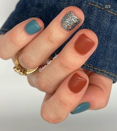 Beetles Dip Powder Nail Ideas, Gel Nail Fall Designs, Short Shellac Nails Fall, Fall Dipped Nails Ideas Short, Simple Short Acrylic Nails, Abstract Nail Art Designs, Short Nail Art Ideas, Nail Art Minimalist, Short Nail Trends