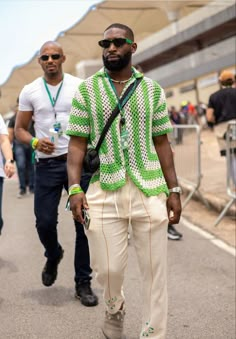 Crochet Shirt Outfit, Mode Coachella, Coachella Outfit Men, Men Festival Outfit, Desert Wanderer, Rave Outfits Men, Coachella Fits, Vacation Outfits Men, Jamaica Outfits