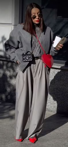 Street Style 2024 Spring Gray Pants Outfits Women, Pfw Street Style, Mum Fashion, Todays Outfit, Formal Style, Boho Look, Fashion Line