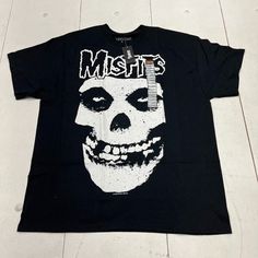 Misfits Black Graphic Print Short Sleeve T-Shirt Mens Size X-Large New Spencers New Condition See All Pics Ls291/23v1kh2 Halloween Grunge Logo Print T-shirt, Halloween Grunge T-shirt With Logo Print, Alternative Style Black T-shirt With Logo Print, Black Grunge Shirt With Front Print, Black Skull Print T-shirt For Concert, Urban Black T-shirt For Halloween, Black Pre-shrunk Grunge Shirt, Misfits Shirt, Vans T Shirt