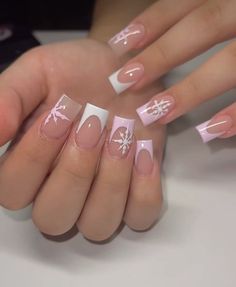 #nails #winter #pink #snowflake #frenchtipnails #cute Nail Inspiration Pink And White, Short Medium Christmas Nails, Simple Nails Christmas Winter, Pink Nails Ideas Christmas, Frost Pink Nails, Basic Christmas Nail Designs, Pink Nails With White Snowflake, Baby Pink Snowflake Nails