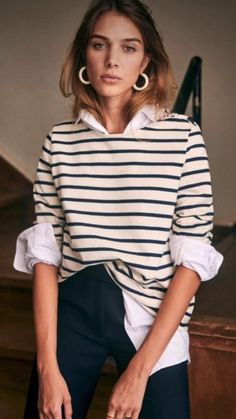 Sezane Outfits, Parisian Wardrobe, Mode Ab 50, Rok Outfit, Style Parisienne, Outfit Chic, Fashion Closet, Mode Casual, French Women