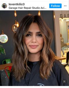 Hair Trends 2022 Haircuts Women Medium, Money Piece Hair Brunette Caramel, Low Lights For Brown Hair Caramel Dark, Meghan Markle Hair Layers, Brown Balayage On Black Hair Short, Trendy Medium Length Haircuts Brunette, Hair2023 Trends, Mid Length With Face Framing Layers, Lob Highlights Brunette