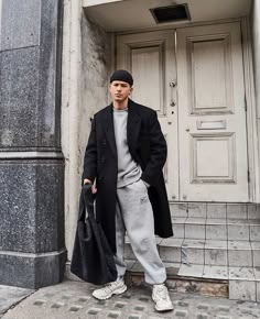 Chicago Fashion Winter, Men Coat Outfit, Trench Coat Street Style, Black Coat Outfit, Outfit Informal, Fall Coats, Outfits New York, Ny Outfits, Japan Outfit