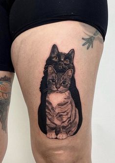 a cat tattoo on the leg of a woman