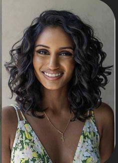 Shoulder Length Curly Hair, Medium Length Curly Hair, Curly Hair Photos, Wavy Haircuts, Short Curly Haircuts, Medium Curly Hair Styles, Haircuts For Wavy Hair