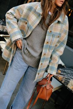 the perfect autumn/fall layer to add colour to your wardrobe Linda Sza, Parisian Wardrobe, Fall Layers, Instagram Girls, Fall Jackets, Winter Looks