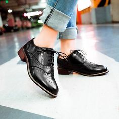 Category:Oxfords,Flats; Upper Materials:Faux Leather; Embellishment:Lace-up; Season:Winter,Fall,Spring; Heel Type:Flat Heel; Gender:Women's; Size Suggestion:standard size, select your usual size; Toe Shape:Round Toe; Style:Elegant,Casual,Minimalism; Heel Height(inch):<1; Outsole Materials:Rubber; Occasion:Office,Daily,Party; Pattern:Color Block,Solid Color; Listing Date:11/20/2023; Production mode:External procurement; 2023 Trends:Vintage Shoes,Plus Size,Brogue; Size chart date source:Provided b Flat Oxford Shoes, Oxford Shoes Heels, Oxford Shoes Brown, Oxford Shoes Outfit, Zapatos Mary Jane, Womens Low Heels, Oxford Brogues, Brogue Shoes, Retro Shoes