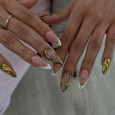 IT’S A LIFESTYLE NAILS | SAN JOSE | Gold goddess vibes👑 Using @daily_charme gold chrome and chrome gel effect . . . . . . . #sanjosenails #bayareanails #chromenails… | Instagram Gold Nail Inspiration, White Nails With Gold, Gold Chrome Nails, Gucci Nails, Gold Goddess, Goddess Vibes, Gold Acrylic Nails, Mani Ideas, Beauty Hacks Nails