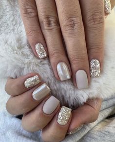 Neutral Colored Nail Designs, Bridal Nails Wedding Autumn, White Glitter Nail Ideas, Nails For A Gala, Simple Nails For New Years, Gold And Natural Nails, Fancy Wedding Nails For Bride, Fall Wedding Nail Ideas For The Bride, Wedding Guest Manicure Ideas