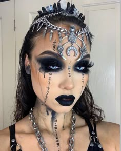 Enchantress Costume, Ghost Makeup, Halloween Makeup Witch, Princess Vibes, Halloween Makeup Diy, Hot Halloween Outfits, Witch Makeup, Halloween Makeup Scary