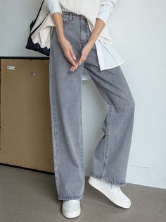 Light Grey Jeans Outfit, Wide Jeans Outfit, Grey Jeans Outfit, Grey Pants Outfit, Straight Leg Jeans Outfits, Wide Leg Jeans Outfit, High Waisted Wide Leg Jeans, Wide Leg Pants Outfit, Jeans Outfit Women