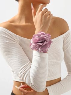 UOOZEE Outfits With Flowers, Accessorizing Outfits, Romantic Necklace, Drape Maxi Dress, Ribbon Bracelets, Hand Accessories, Rose Bracelet, Bracelet Accessories, Neck Accessories