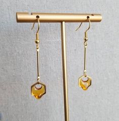 NEW DESIGN! Instead of using chain, I'm now using these pretty golden bars to hang the little honeycombs from. The chain was beautiful, but the honeycomb doesn't always face front when it swings from the chain. So for consistency sake, I will now use the bar.I make these earrings with resin and materials from Japan, resulting in a totally unique and exciting way to to share my love for the bees! I seriously considered becoming a beekeeper at one point... ha!Please keep in mind that each piece is Honey Dripping, Honeycomb Jewelry, Bee Heart, Honey Bee Jewelry, Honey Bee Earrings, Honey Jewelry, Small Bees, Bee Honeycomb, Dangle Necklace