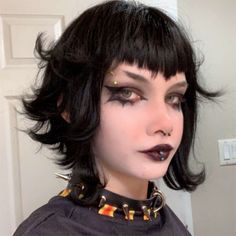 V Bangs Goth Short Hair, Short Eyebrows Alt, Goth Bangs Short Hair, Short Goth Bangs, Short Gothic Hairstyles, Short Goth Hair With Bangs, V Bangs Short Hair, Goth Hair Short, Short Gothic Hair