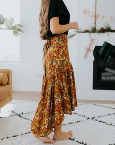 Clad And Cloth, Floral Print Maxi Skirt, Rock Outfit, Printed Maxi Skirts, Amazing Ideas, Fashion Mode, Looks Vintage, 70s Fashion, Modest Dresses