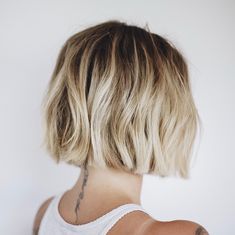 My new do by Naomi Kirk Stylist @graphicas_ Microbob Haircuts, Short Bob Blonde Balayage, Blonde Balayage Bob Short, Blonde Balayage On Short Hair, Chopped Bob Haircut, Bob Ombre, Beauty Hairstyles, Curly Bob Hairstyles