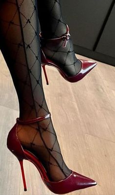 Pantyhose Heels, Elegant High Heels, Beautiful High Heels, Stockings Heels, Nylons Heels, Stockings Legs, Hot Heels, Black Stockings, Fashion High Heels