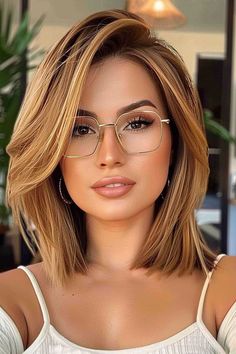 Short and Sweet: Easy Morning Hairstyles Brunette Hair Color Shades, Bob Haircut Black Hair, Rambut Brunette, Bob Hair Color, Medium Bob, Chin Length Hair, Hair Color Shades