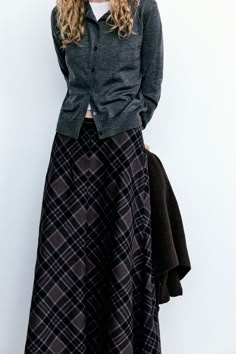 LONG CHECKERED SKIRT Classic High Waist Skirt For Fall, Classic High-waist Skirt For Fall, Zara Skirt With Pockets For Fall, Zara Midi Skirt For Fall, Zara Midi Skirt For Winter, Zara Fall Midi Skirt, Fall Plaid Long Skirt, Zara Winter Midi Skirt, Chic Long Plaid Skirt