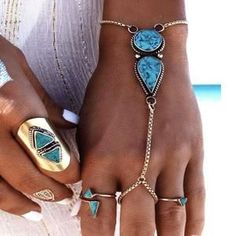 Cool! Silver Boho Jewelry, Rings And Bracelets, Boho Turquoise, Stil Boho, Beach Bracelets, Boho Accessories, Hand Jewelry, Ring Women, Boho Women