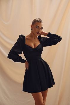 Fabric structure: 97% polyester, 3% elastane Model height: 170-174 cm Product length: 82 cm Product size: XS Sleeve length: 67 cm Black Dress With Corset, Black Pleated Skirt Outfit, Outfit Graduacion, Satin Black Dress, Casual Oufits, Pleated Skirt Outfit, Dress With Corset, Cute Short Dresses, Black Pleated Skirt