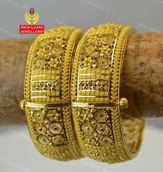 Dubai Gold Jewelry, Gold Jhumka Earrings, Gold Bangles For Women, Gold Jewelry Outfits, New Gold Jewellery Designs, Antique Gold Jewelry Indian, Gold Bangle Set, Modern Gold Jewelry, Gold Mangalsutra Designs