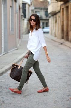 Image de stfa Long Shirt Outfits, Comfortable Work Clothes, Comfy Work Outfit, Olive Green Cargo Pants, Army Green Pants, Summer Work Outfits, Mode Casual, Outfit Trends, Women Outfit