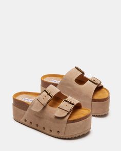 Platform Berkinstocks Outfit, Women’s Sandals, Womens Spring Fashion 2024, Platform Sandals Outfit, Summer Platform Sandals, Steve Madden Platform Sandals, Shoes For Summer, Platform Slide Sandals, Sandals Outfit