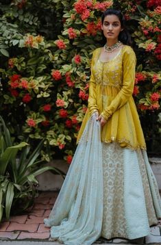 Peplon Dresses, Dress Pakistani, Indian Outfits Lehenga, Anarkali Dress Pattern, Lehenga Blouse Designs, Lehenga Wedding, Wedding Indian, Long Dress Design