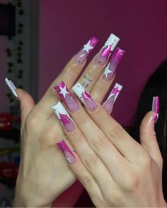 Pink Friday Nicki Minaj Nails, Gag City Nails, Nicki Minaj Inspired Nails, Nicki Minaj Nails Ideas, Baddie Nails Stiletto, Star Girl Nails, Nicki Minaj Nails, City Outfit, Concert Fit