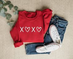 This xoxo Valentines Day Love Shirt is the perfect Unisex Sweatshirt for Valentines Day!!   It has a crew neck, and is made from plush sponge fleece fabric, this remarkably soft unisex pullover crewneck sweatshirt lends itself to daily wear and year-round layering. Featuring ribbed cuffs and waistband, a crew neck, and fashion-forward fleece fabrication. FEATURES:* soft fleece fabric* unisex for him and her* artwork designed in-house Valentines Sweater, Valentines Day Sweatshirt, Plus Size Pullover, Valentines Day Love, Alternative Apparel, Valentine Love, Valentine Shirt, Valentine T Shirts, Vinyl Shirts