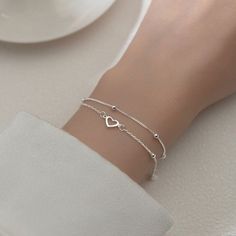 Dainty Silver Jewellery, Silver Bracelet Aesthetic, Bead Bra, Fashion Romantic, Jewelry Classic, Silver Heart Bracelet, Romantic Jewelry, Bracelets Design