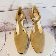 Nwot In Excellent Condition Never Worn Etienne Aigner Women's Tan Suede T Strap Kitten Heel Shoe Size 8.5n Blue Dress Shoes, Tassel Shoes, Kitten Heel Shoes, Chunky Heel Pumps, Croc Print, Etienne Aigner, Tan Suede, Kitten Heel, T Strap