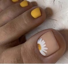 Pedicure Ideas Shellac, Mexican Pedicure Designs, Pedicure Sunflower Design, Jell Manicure Ideas, Nails For Trip To Greece, Toenail Nail Art, Bright Toenails For Summer, Cute Summer Toenails, Pedicure Summer Ideas