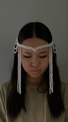 Beaded Accessories Diy, Diy Tiara, Beaded Headpiece, Chic Dress Classy, Girls Night Party, Pearl Headpiece, Pretty Jewelry Necklaces, Fairy Jewelry, Crystal Bags