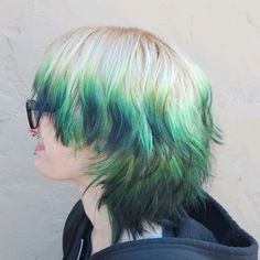 Blonde With Green Hair, Green Ghost Roots, Ghost Roots Short Hair, Shag Haircut Blonde, Green Tips Hair, Blonde Green Hair, Short Hair Dyed, Ghost Roots, Non Binary Haircuts