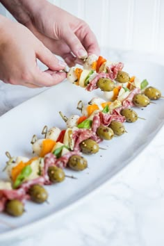 Antipasto Skewers, Quick And Easy Appetizers, Party Appetizers Easy, Thanksgiving Appetizers, God Mat, Holiday Appetizers, Snacks Für Party, Easy Appetizer Recipes, Party Food Appetizers