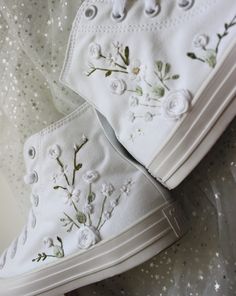 Hand embroidered white rose wedding high tops with eucalyptus with white flowers. Ideal for your first dance or wedding reception or to wear as comfortable flat shoes all day. Option to embroider onto pre owned or new shoes.  SHOE OPTIONS I can sew onto any non branded or branded canvas shoes If I am buying the shoes, provide the shoe size and confirm whether it is EU, UK or US (men's/women's) sizes. If you are sending shoes to me then I will provide my postal address once you have placed your o Wedding Shoes Sneakers Elegant, Wedding Shoes Trainers, Wedding Shoes Reception, Funky Wedding Shoes, Bridal Trainers, Wedding Reception Shoes, Flat Wedding Shoes, Winter Wedding Shoes, Cute Converse Shoes